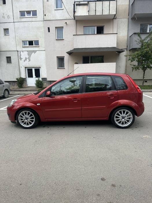 OCAZIE - FORD FIESTA 1.4 benzina  , 4 usi , din 2008 , IMPECABILA … adusa ieri din Germania  ,