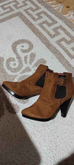 Стилни нови дамски боти на ток H&M