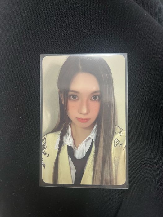 Official фотокартички на NMIXX SULLYEON AND BAE