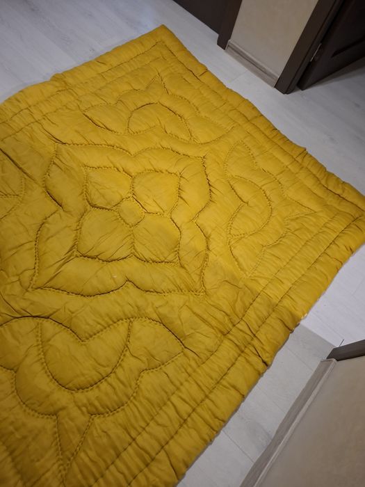 Plapuma din lana naturala prevazuta cu 2 fete- mustar+ galben