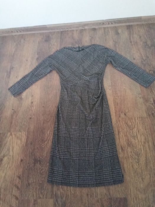 Дамски рокли, едната от които е Max Mara, много запазени