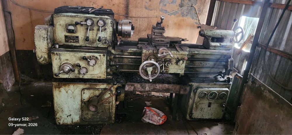 Tokarni stanok 1a616