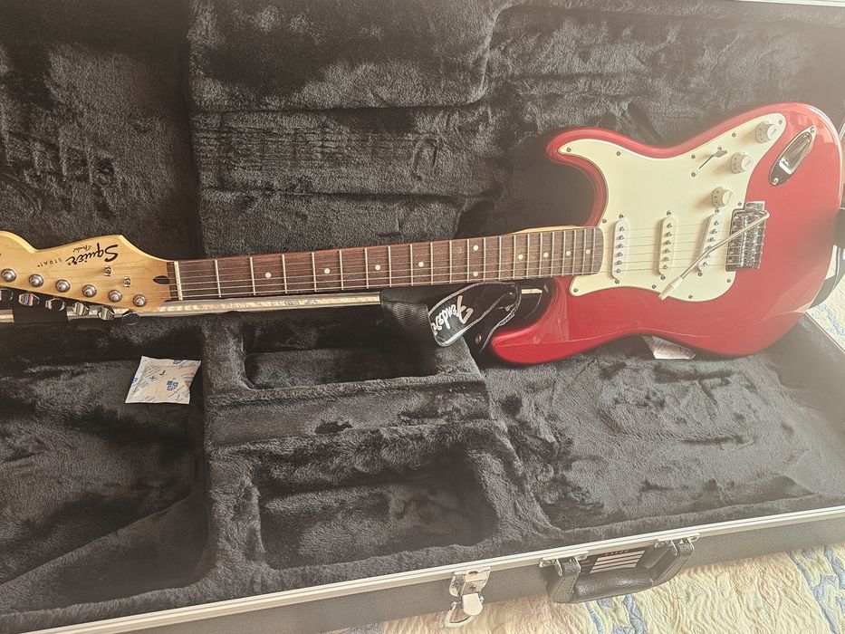 Електрическа китара Squier by Fender Debut Stratocaster