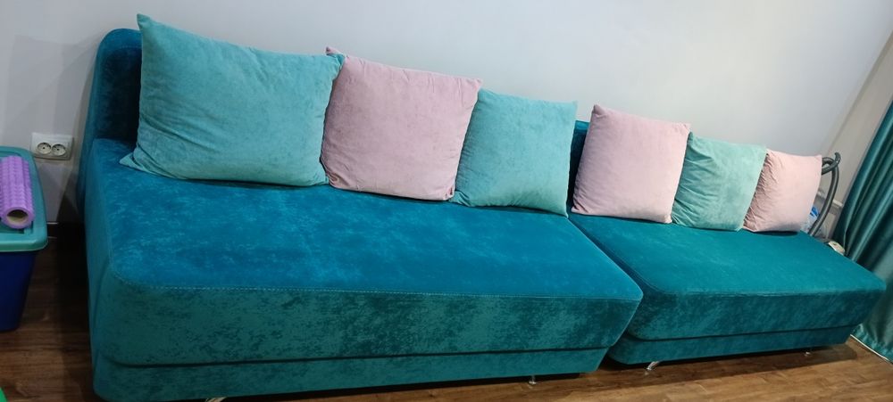 Срочно продам два дивана