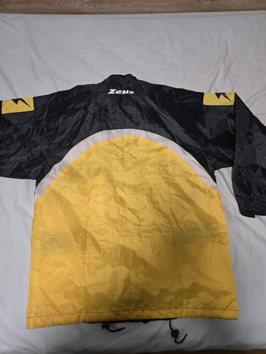 Ветровка.   Zeus