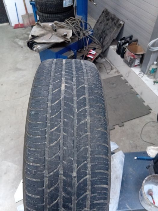 Продам одну всесезонную шину