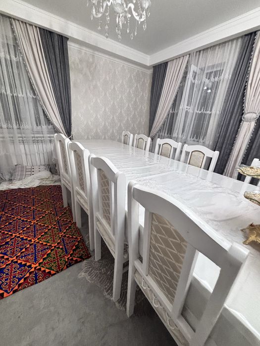 продам стол и стулья срочно