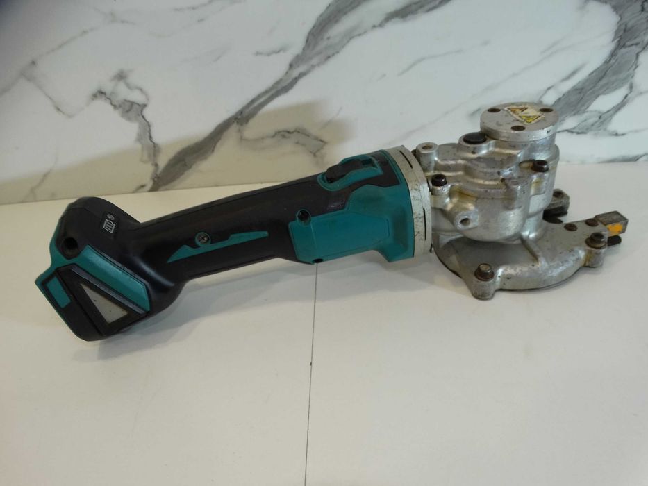 Makita DSC 250 - Акумулаторна резачка за арматура