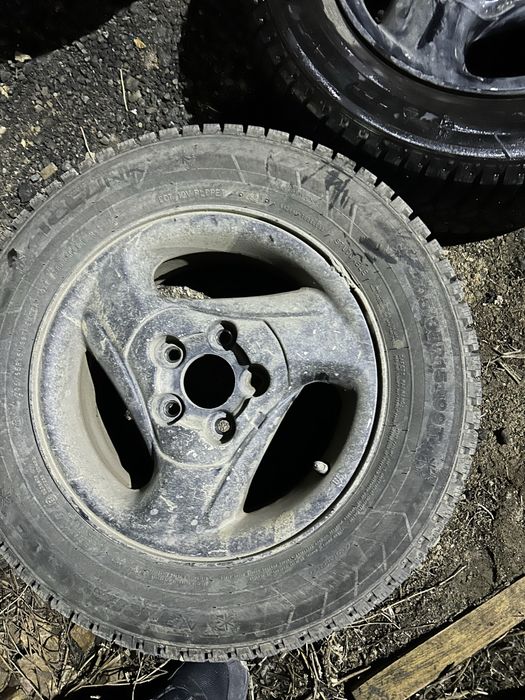 Продам зимнию резину шипами