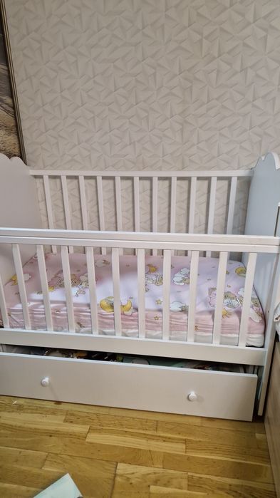 Продаётся детская кроватка