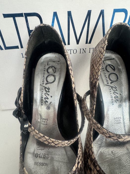 Vand pantofi cu toc din piele lacuita