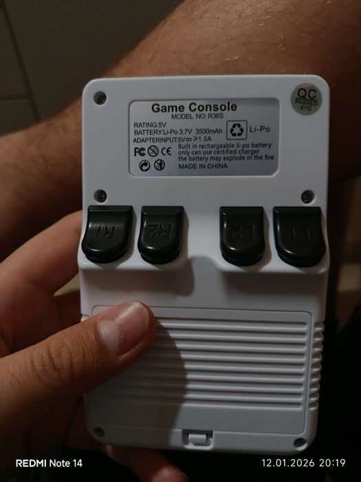 Consola r 36s noua dau la schimb cu ps vita daca e posibil