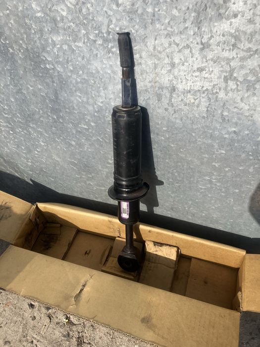 Амортизатор Лексус 570