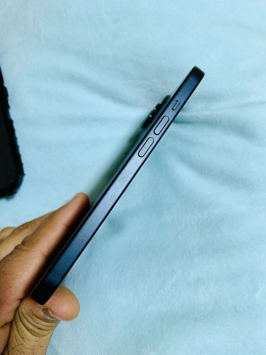 iPhone 15 pentru piese e sim