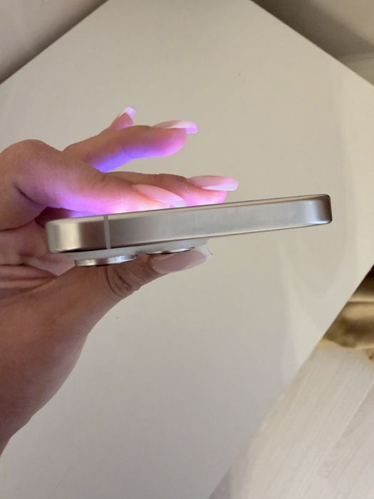 Продам iPhone 16 pro max с гарантией