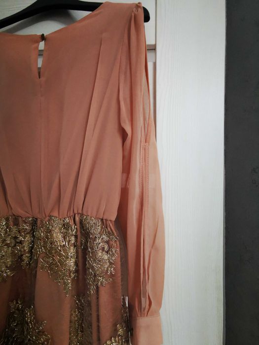 Rochie cu voal fin și broderie manuala