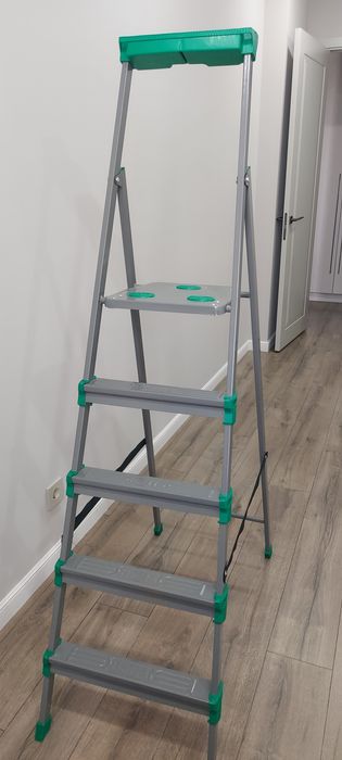 Продам новую стремянку