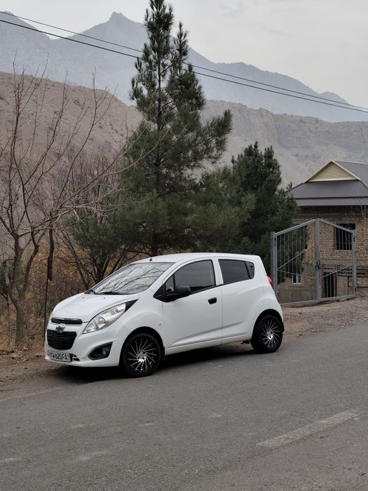 Chevrolet spark.