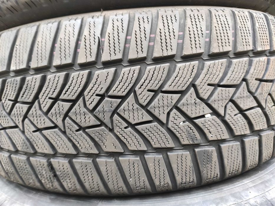 2бр Зимни гуми 215 55 17 - Dunlop - DOT 2023