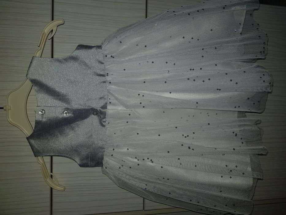 Официални и дълги рокли  с тюл