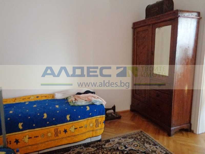 Дава се под наем Тристаен апартамент в София, Център - 100 кв.м за 918 € - Снимка #7