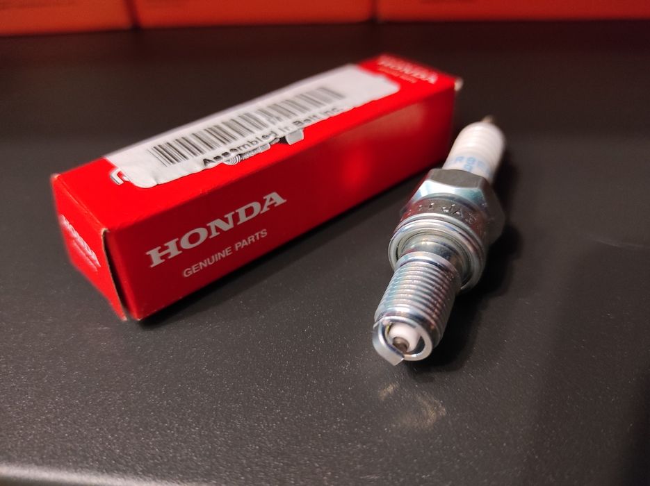 Свеча зажигания Honda Dio AF56,Honda CB.  Хонда CRF CR8EH-9