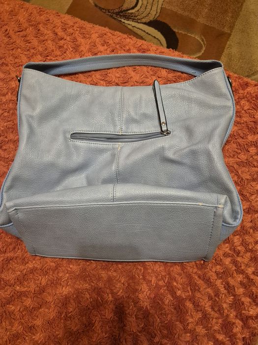 Светлосини кожени чанти