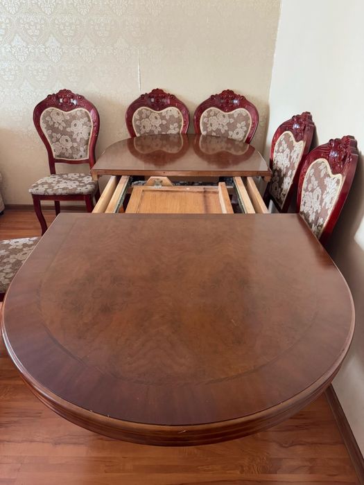 Стол для гостиной