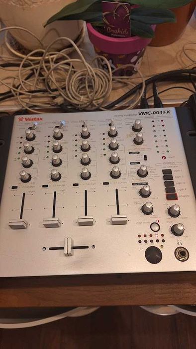 DJ плейъри 2 x CDJ400 и миксер Vestax-004 FX