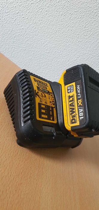 Vand incarcator si baterie DeWalt