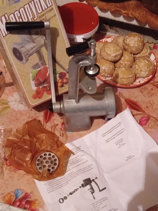 Продам мясорубку 5000