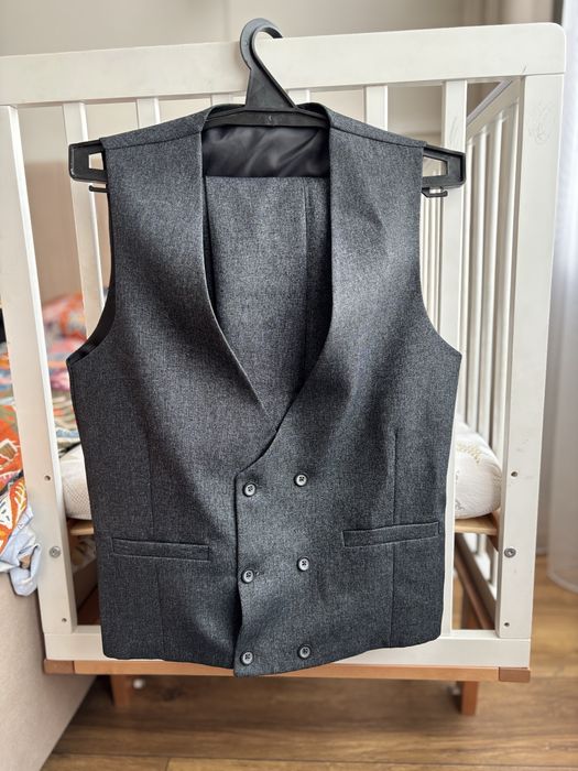 Костюм тройка размер 46 Турция