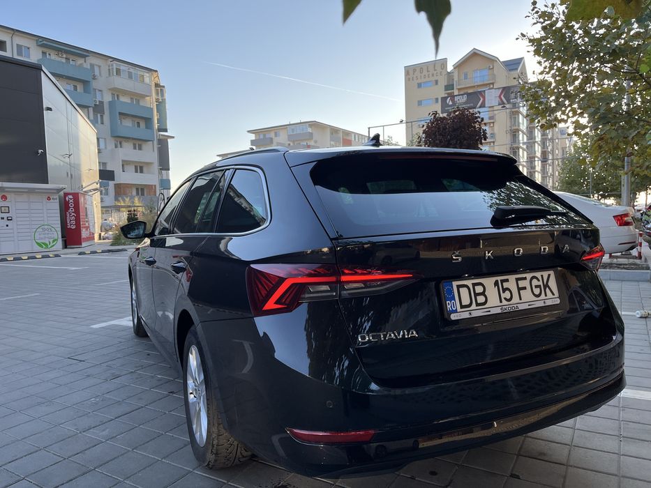 Skoda Octavia 2021 Diesel 2.0 manual incalzire scaune bord digital senzori parcare recunoastere semne faruri led geamuri privacy navigatie mare