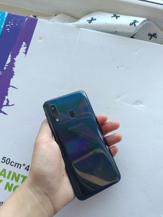 Продам телефон Samsung A40