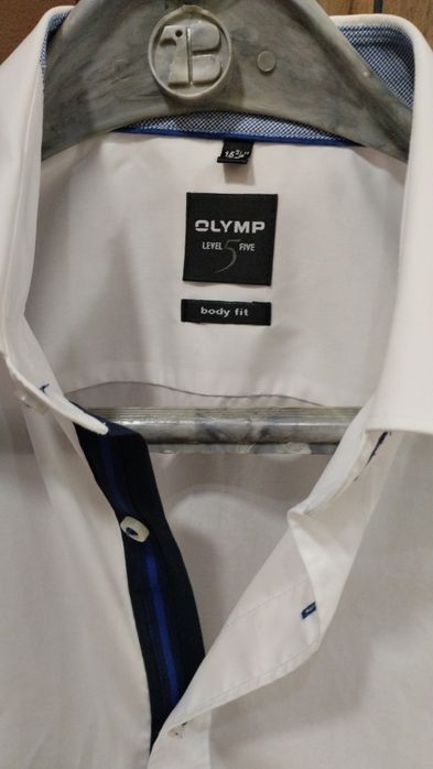 Мъжка официална риза с дълъг ръкав.