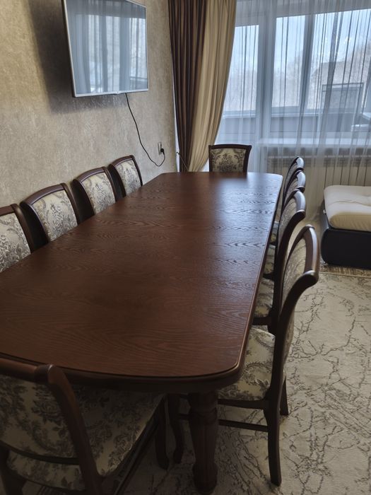Гостиный стол со стульями