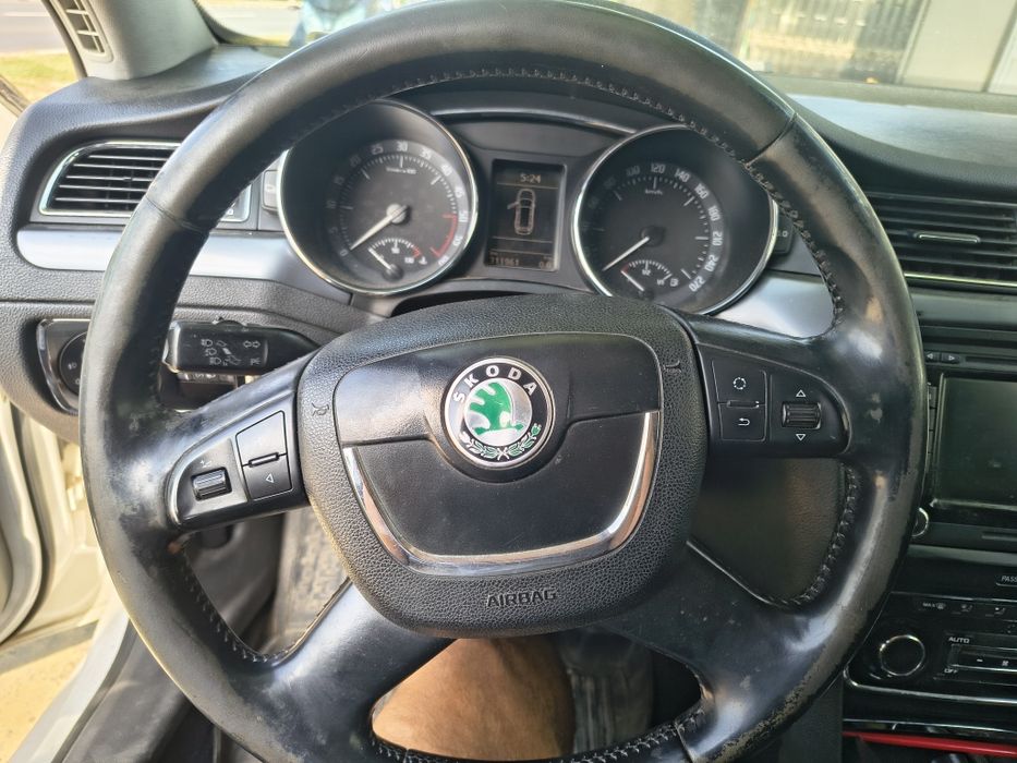 Vind Skoda Superb 2