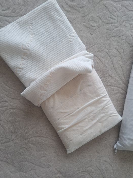 2 бр. възглавници за бебе - височина 3 см и 7 см.