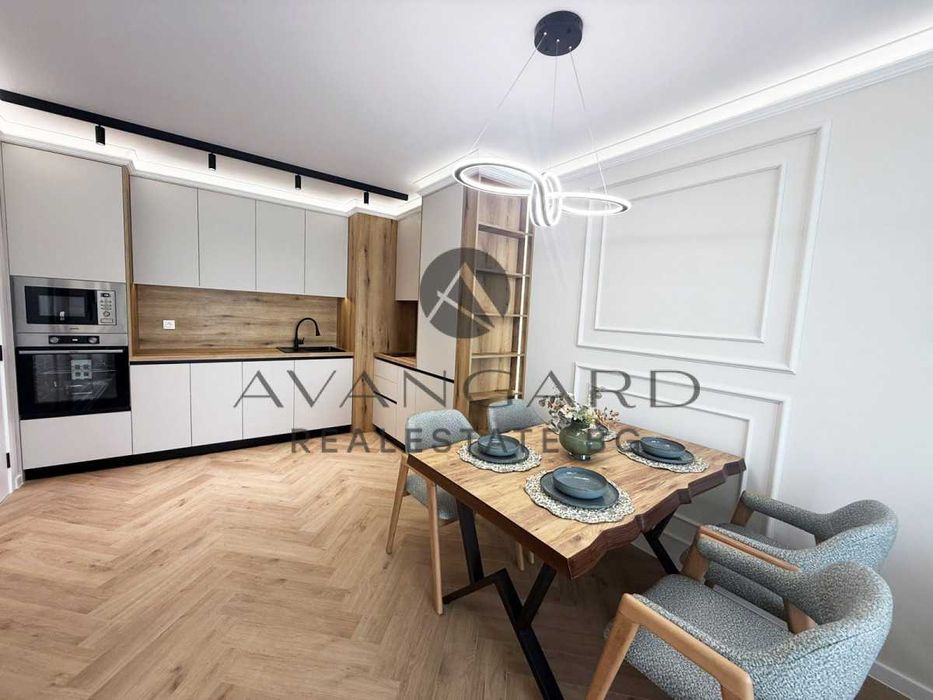 Продава се Тристаен апартамент в Пловдив, Център - 108 кв.м за 2186 €/кв.м - Снимка #2
