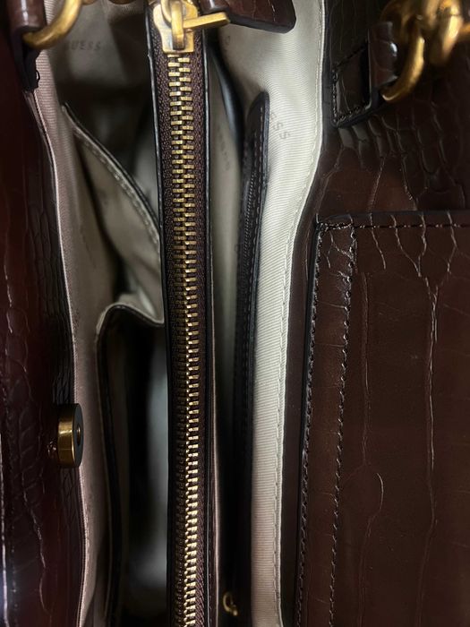 чисто нова чанта