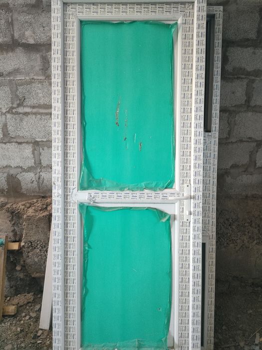 Пластиковая дверь