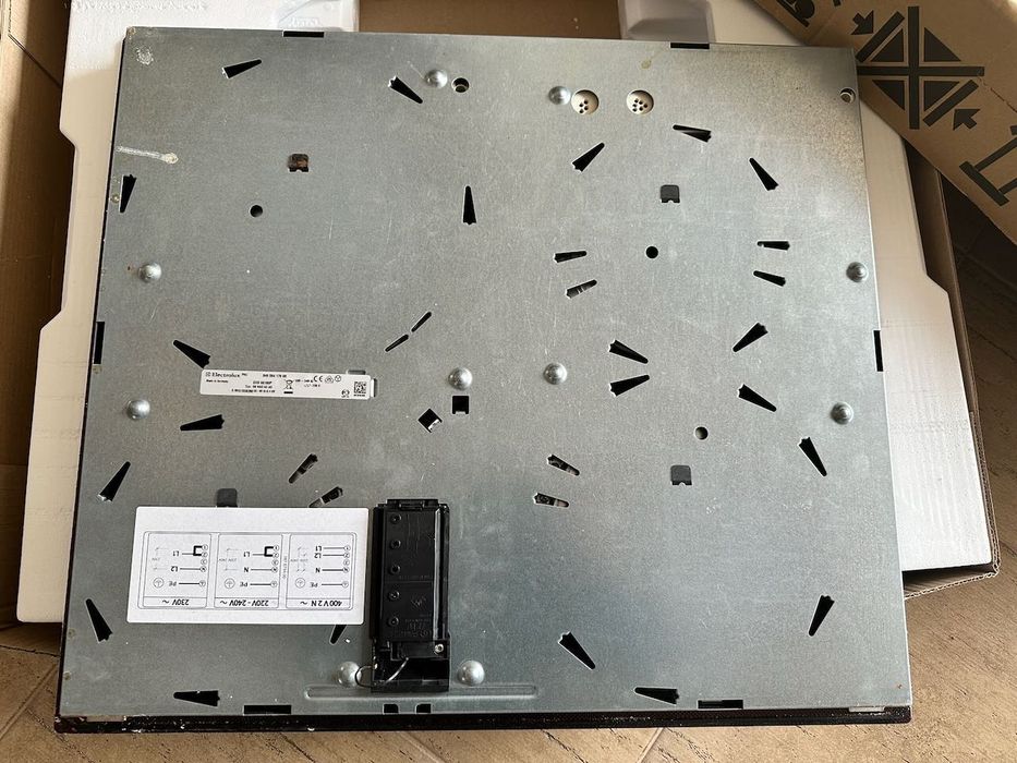 Керамичен плот за вграждане Electrolux EHS60180P – 60 см, сензорно управление, напълно работещ