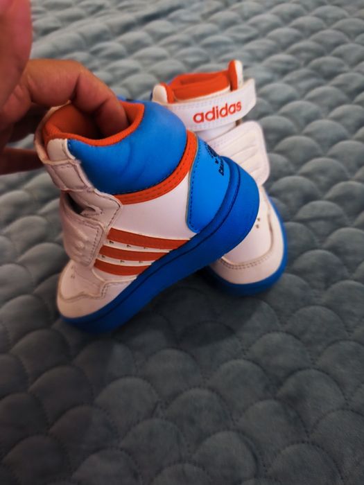 Adidași ghetuțe mărimea 23