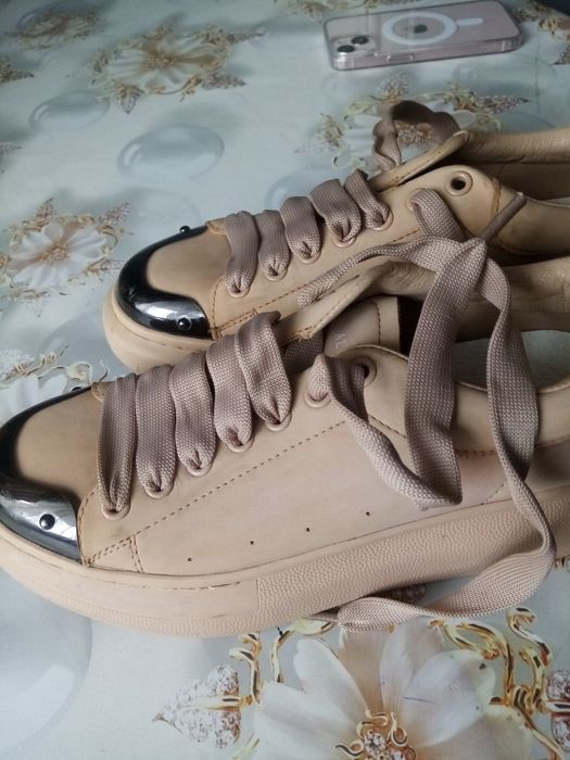 Кроссовки женские