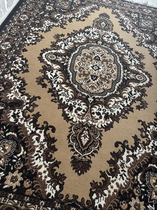 Ковер         напольный        2,2*3,2 м.