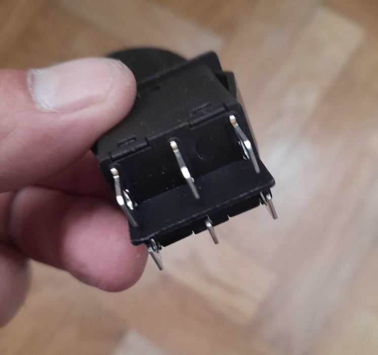 Кернитель, трещётка, джойстик.