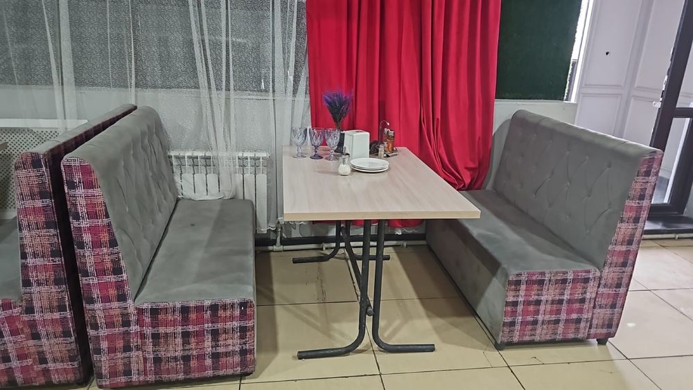 б/у диван на кафе