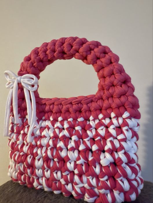 Чанта- ръчно плетена на една кука