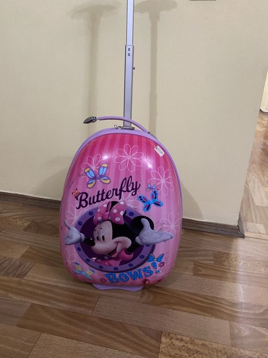 Продам детский чемодан на колесиках