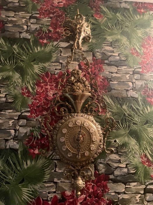 Продам зеркало, столик, часы